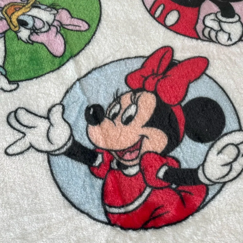 Official Disney "Mickey & Friends" Ultra-Soft Fleece Throw - Picture 8 of 14